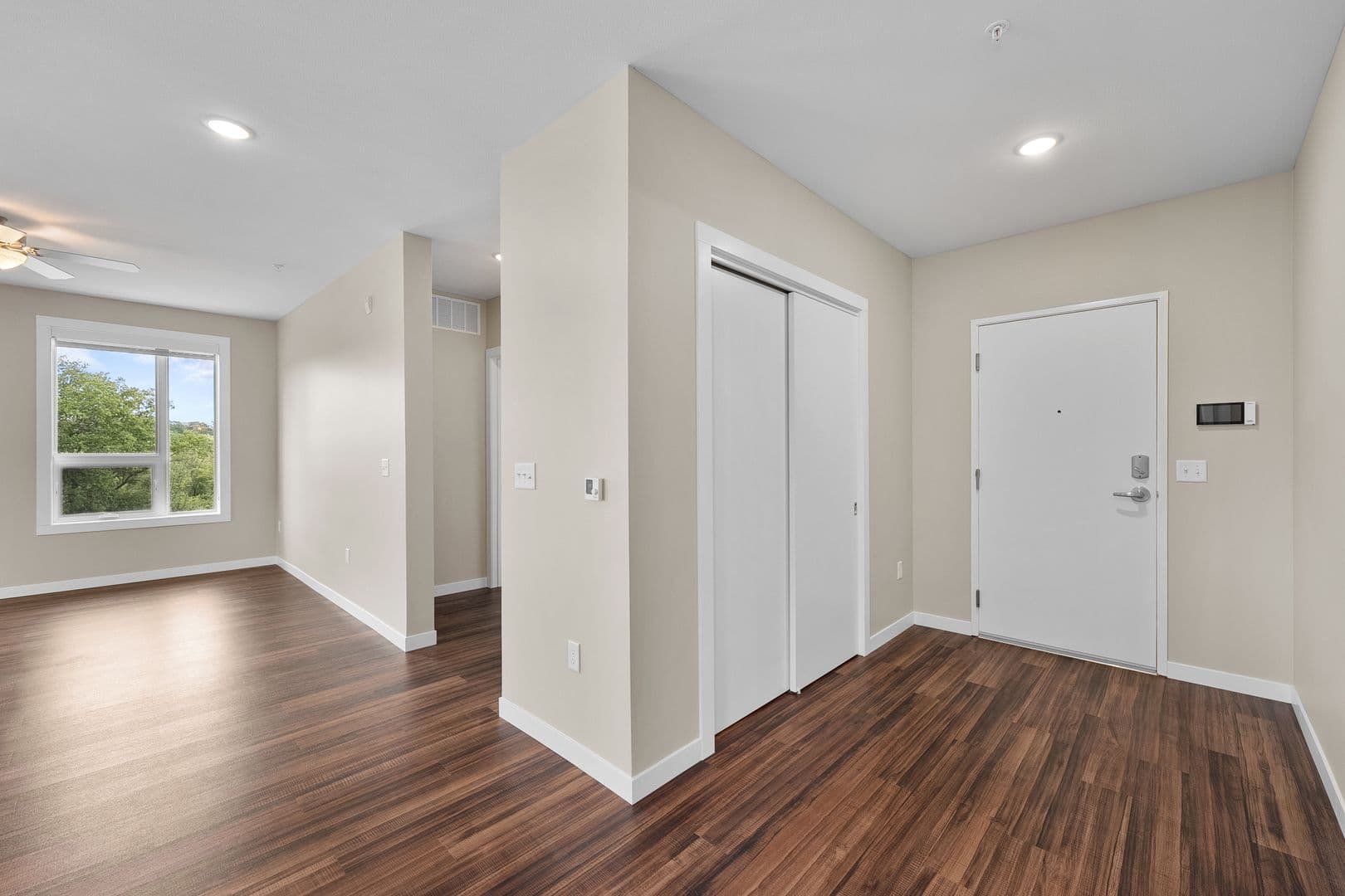 Eau Claire Apartment: 2016 Oxford Avenue
