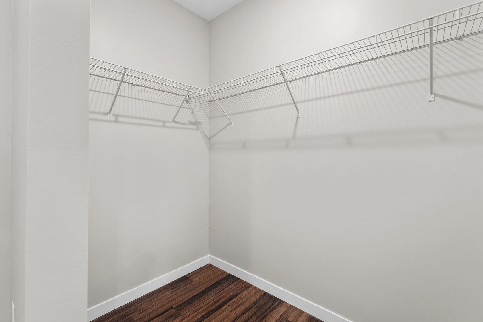 Eau Claire Apartment: 1920 Oxford Avenue