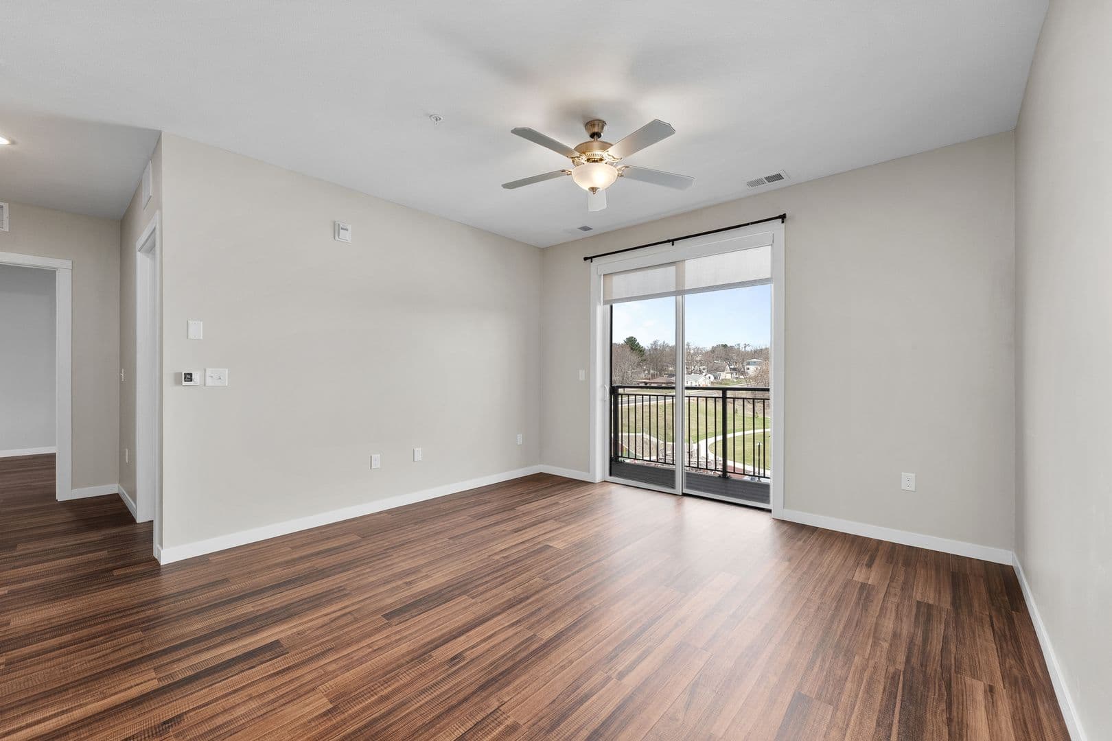 Eau Claire Apartment: 2016 Oxford Avenue