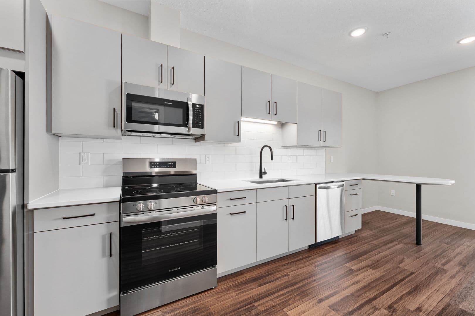 Eau Claire Apartment: 1920 Oxford Avenue