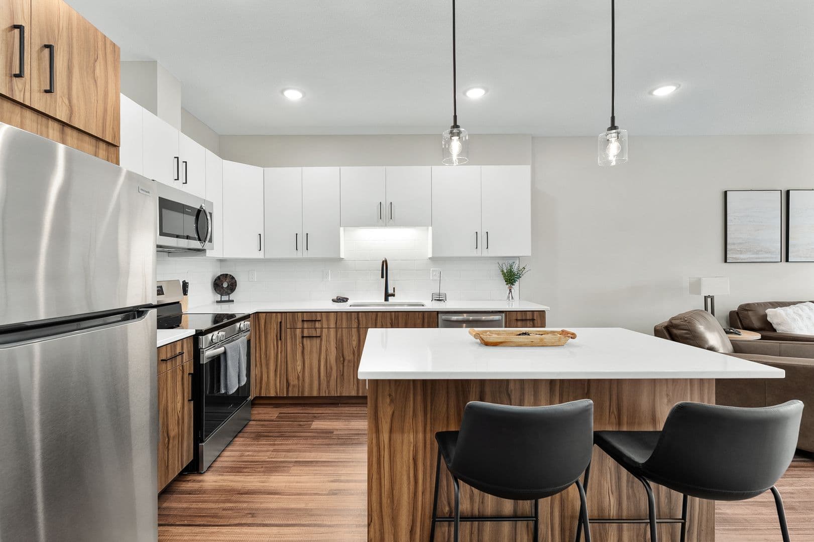 Eau Claire Apartment: 2016 Oxford Avenue