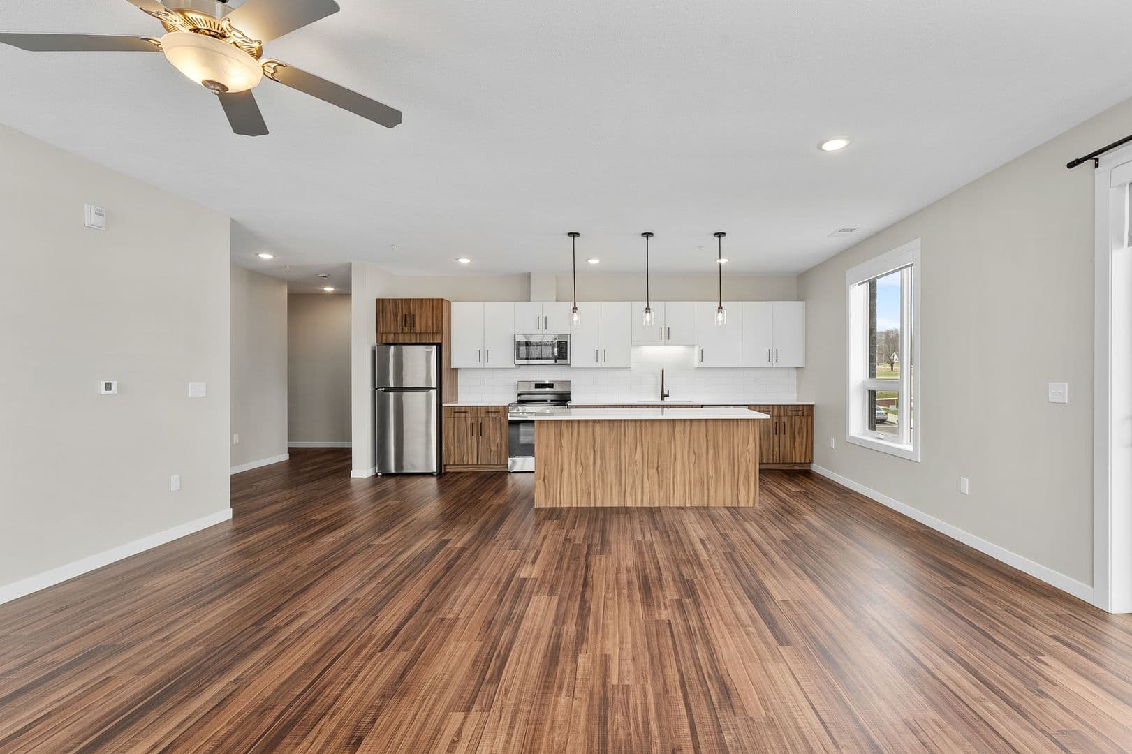 Eau Claire Apartment: 1920 Oxford Avenue