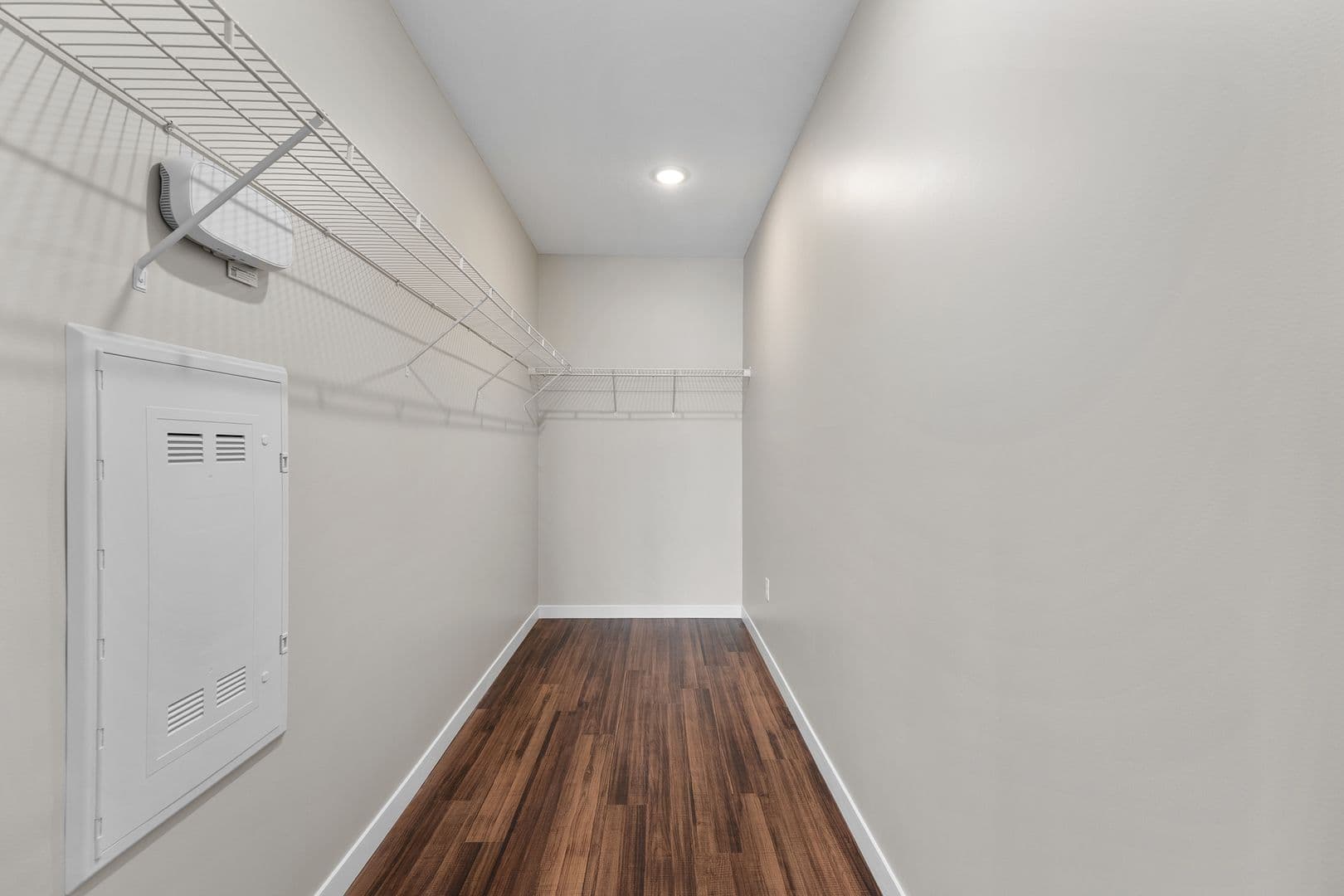Eau Claire Apartment: 1920 Oxford Avenue