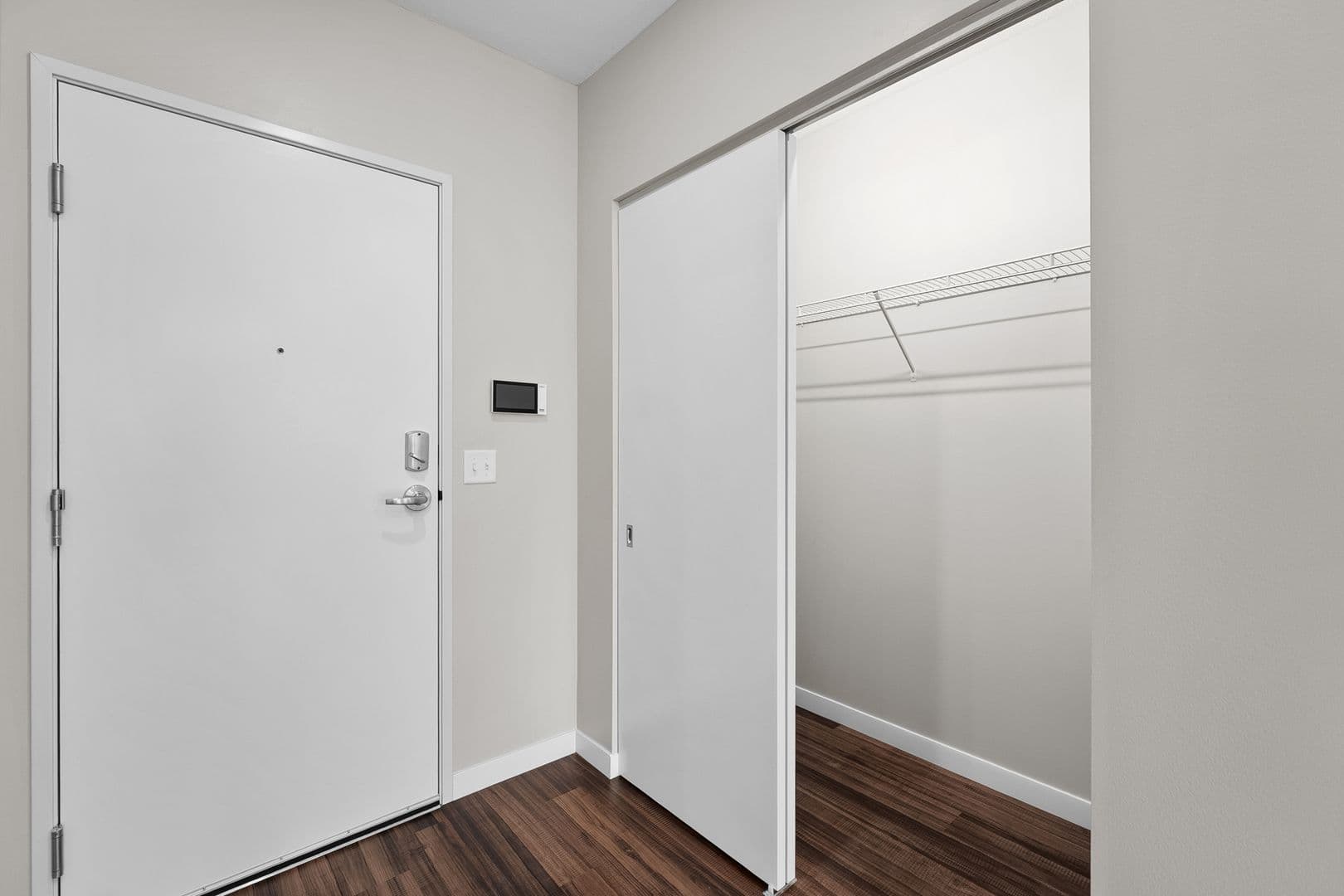 Eau Claire Apartment: 2016 Oxford Avenue
