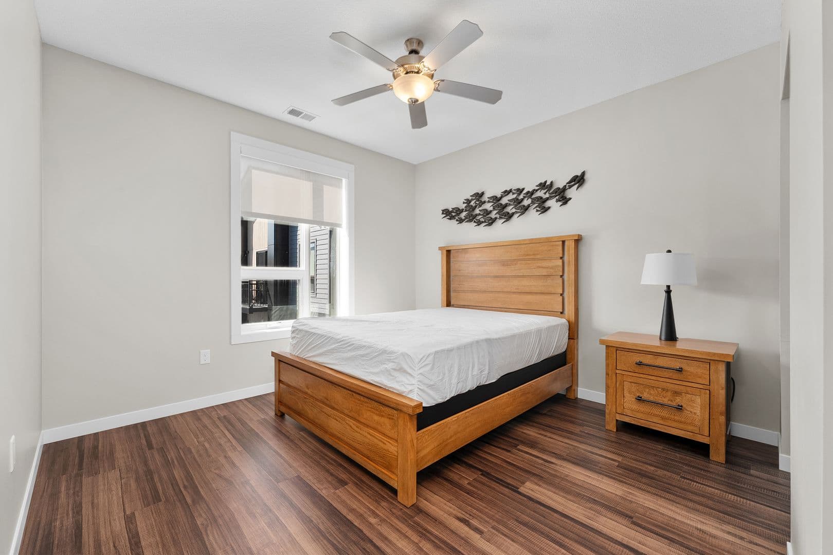 Eau Claire Apartment: 2016 Oxford Avenue