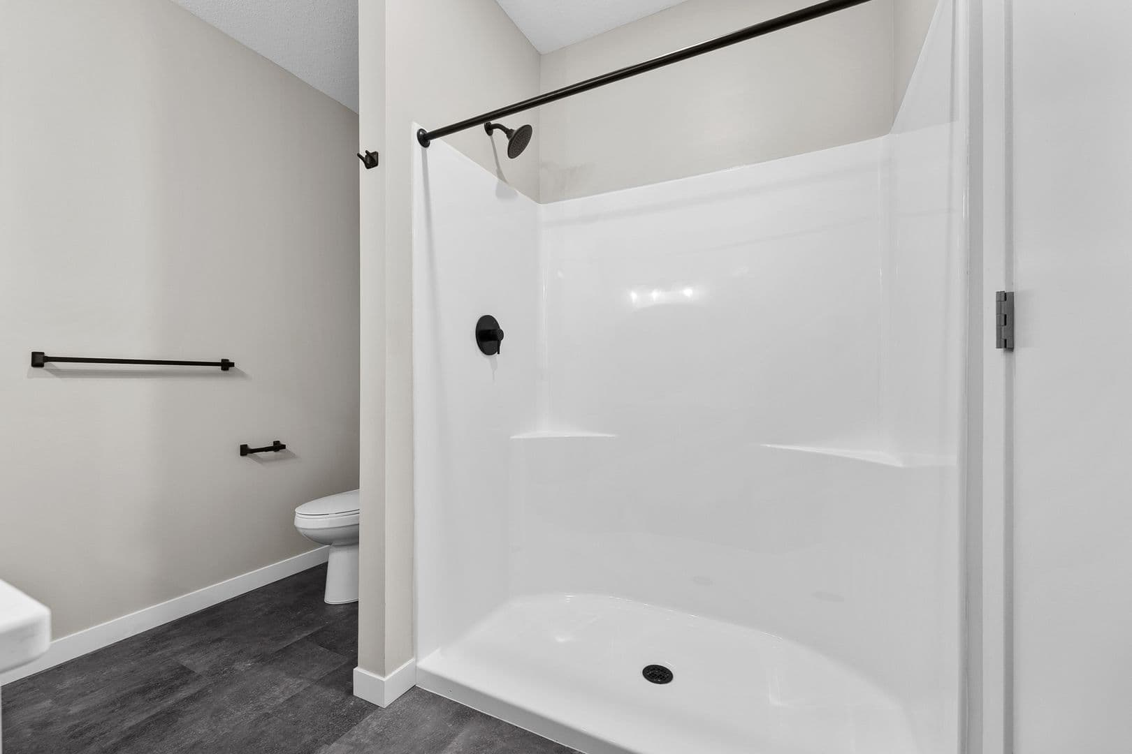 Eau Claire Apartment: 2016 Oxford Avenue
