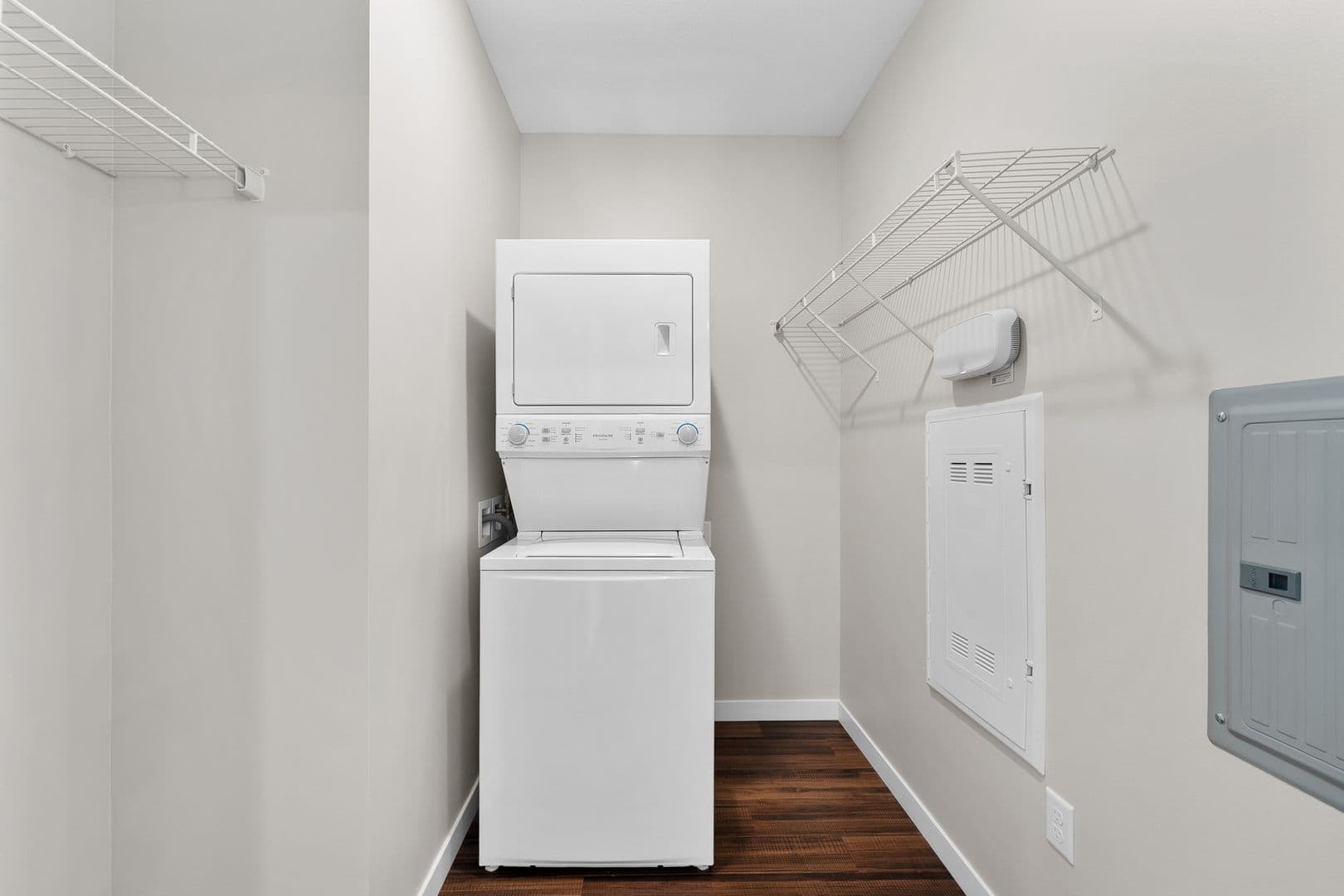 Eau Claire Apartment: 1920 Oxford Avenue