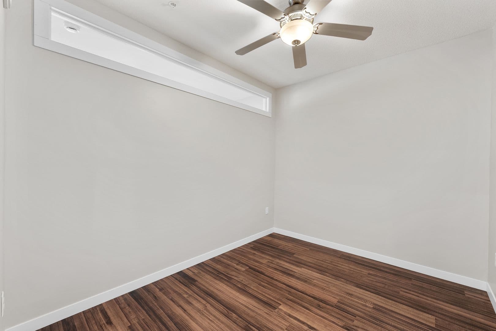 Eau Claire Apartment: 2016 Oxford Avenue