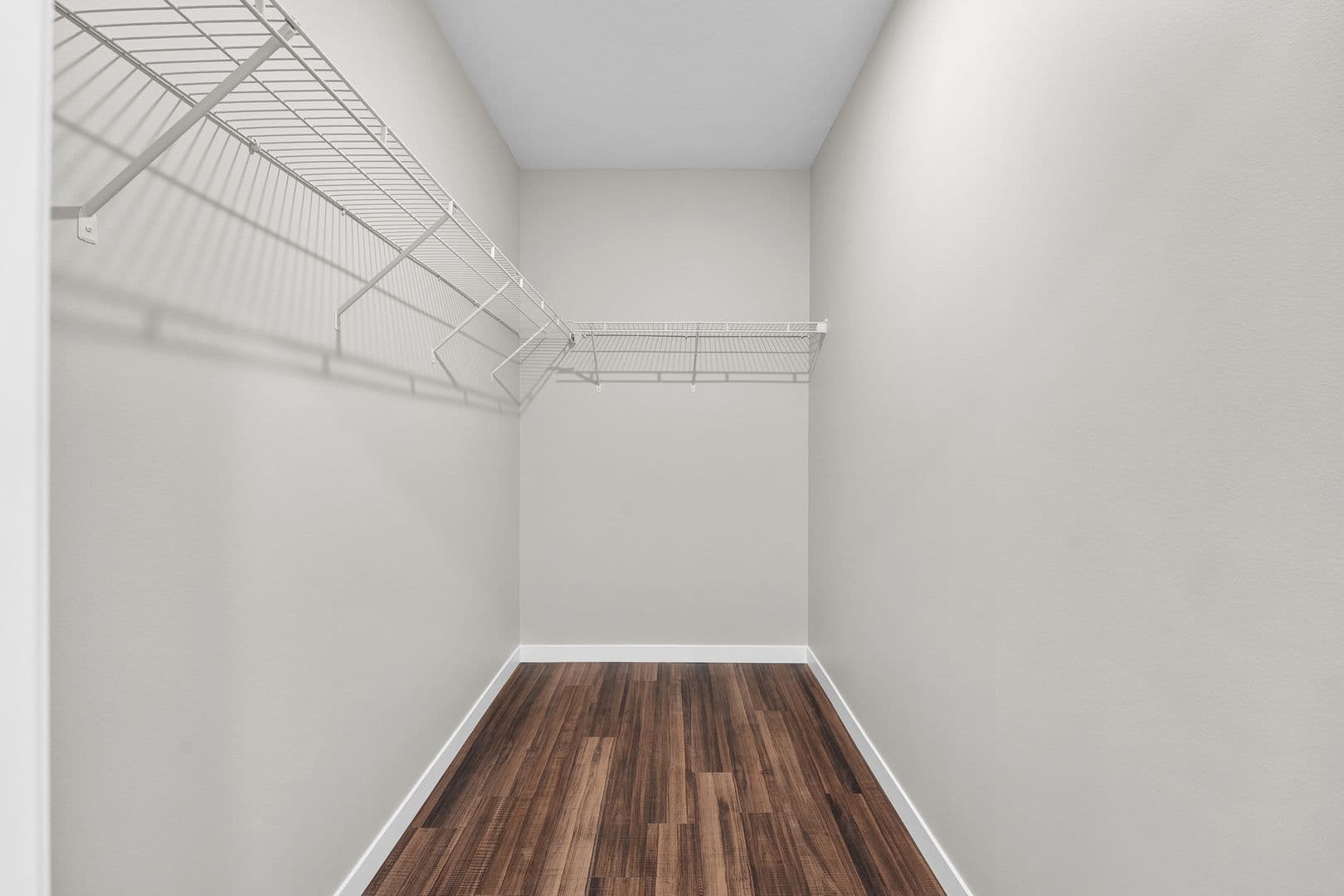Eau Claire Apartment: 2016 Oxford Avenue