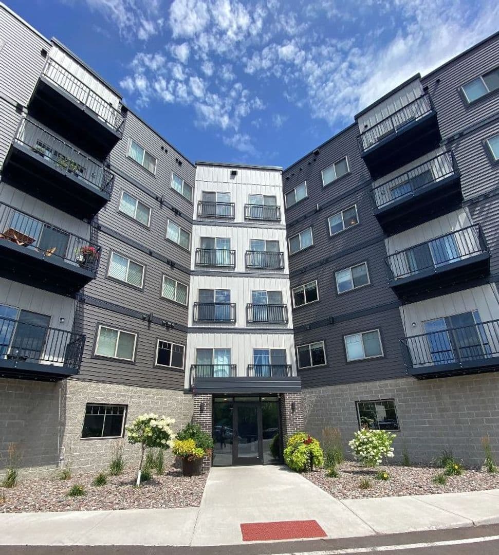 Superior Apartment: 1301 Weeks Ave