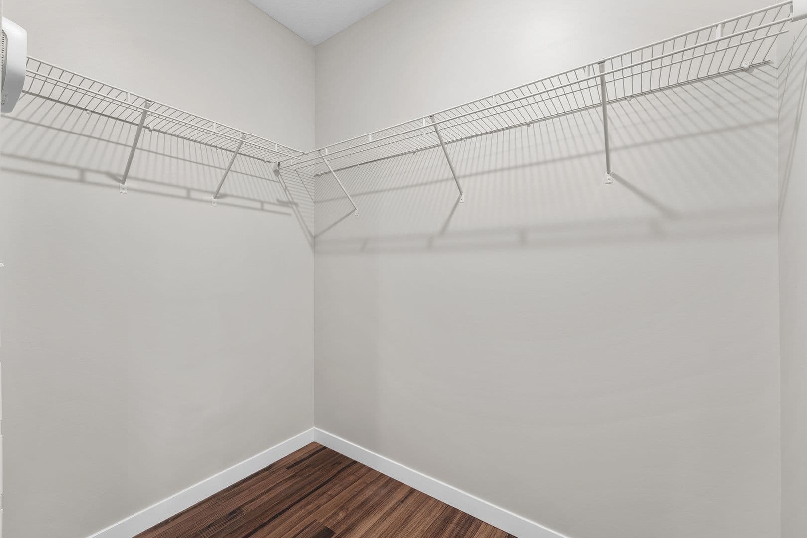 Eau Claire Apartment: 2016 Oxford Avenue