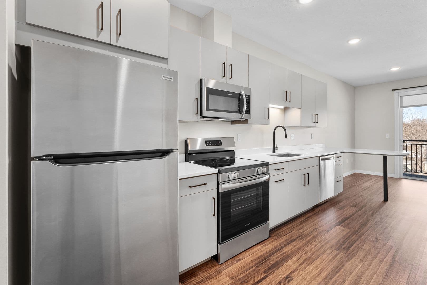 Eau Claire Apartment: 2016 Oxford Avenue