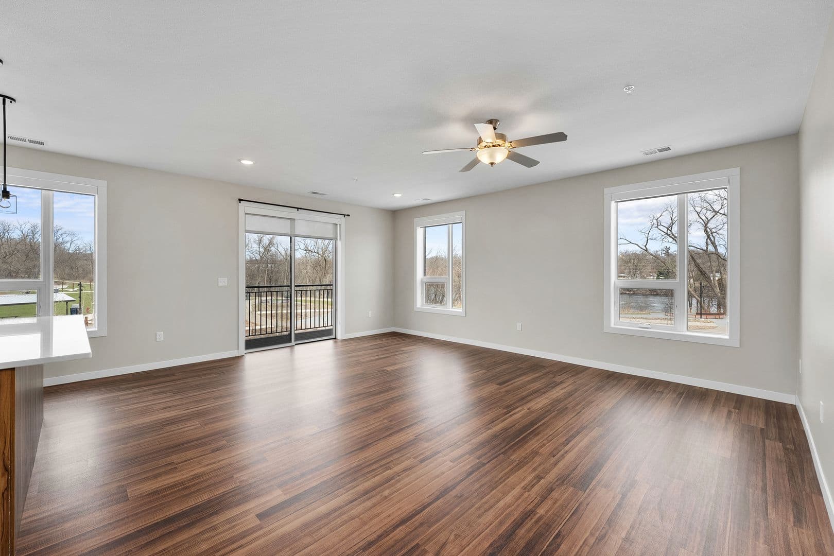 Eau Claire Apartment: 1920 Oxford Avenue