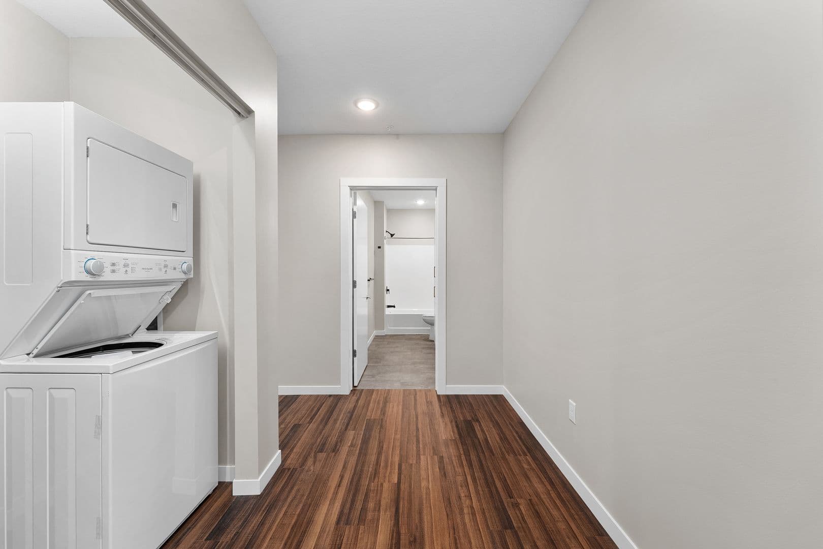 Eau Claire Apartment: 1920 Oxford Avenue