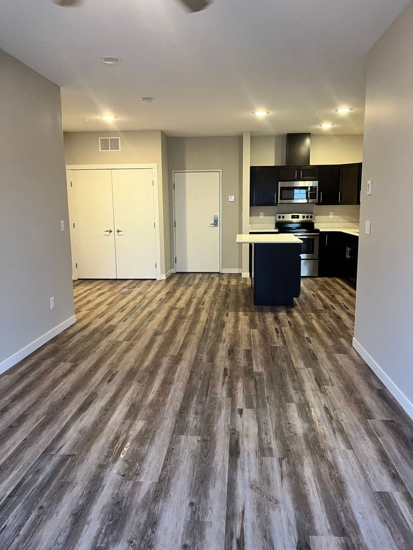 Superior Apartment: 1301 Weeks Ave