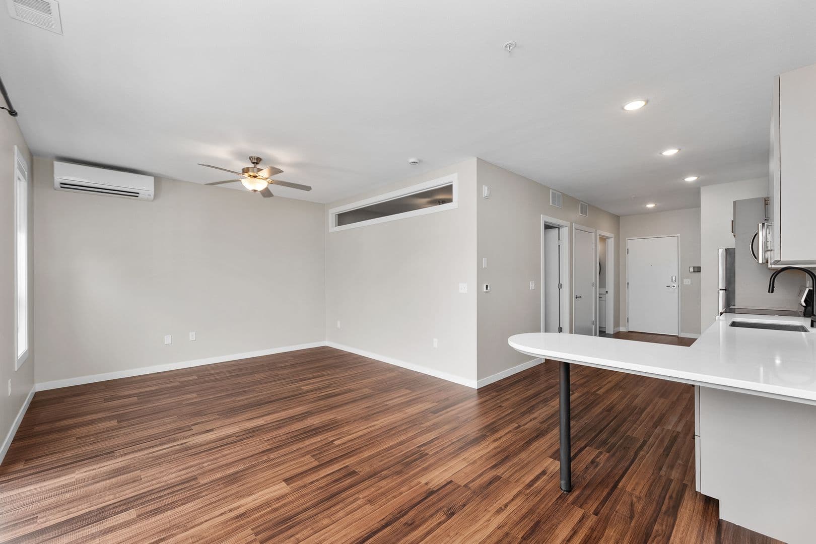 Eau Claire Apartment: 2016 Oxford Avenue