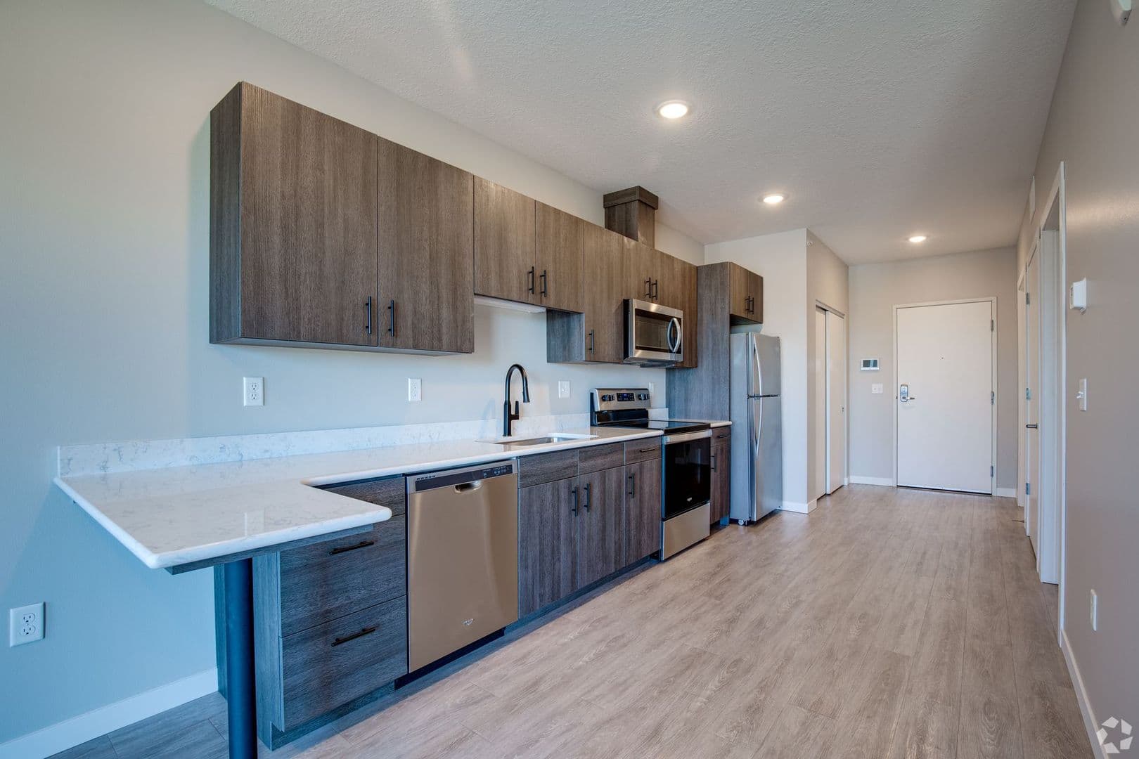 Superior Apartment: 1001 Belknap Street