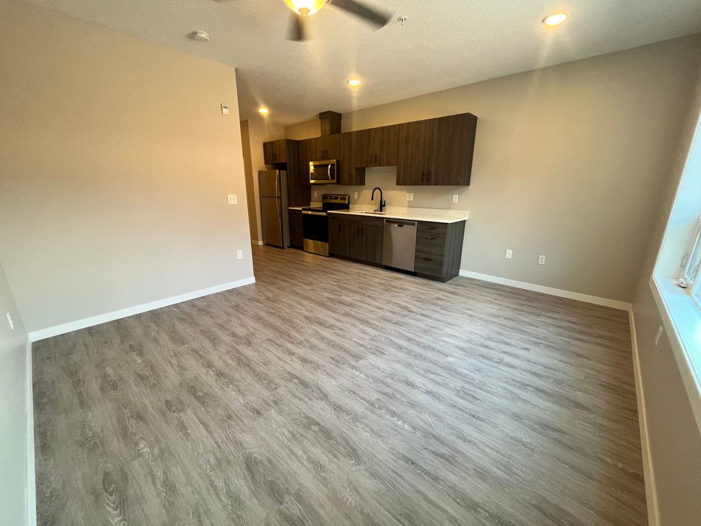 Superior Apartment: 1001 Belknap Street