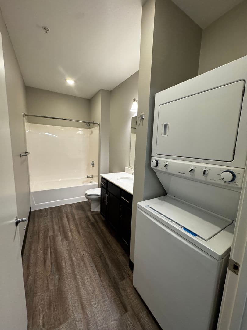 Superior Apartment: 1301 Weeks Ave