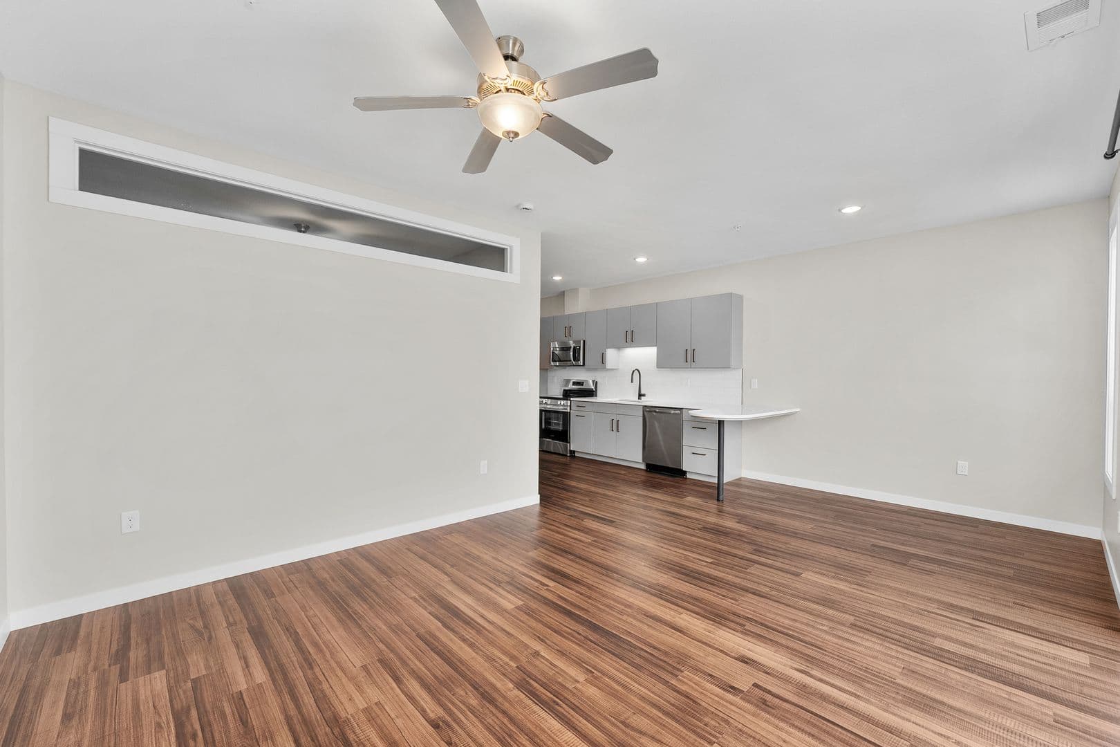 Eau Claire Apartment: 1920 Oxford Avenue