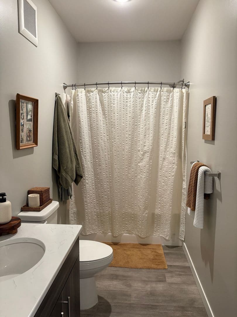 Superior Apartment: 2601 Bardon Ave