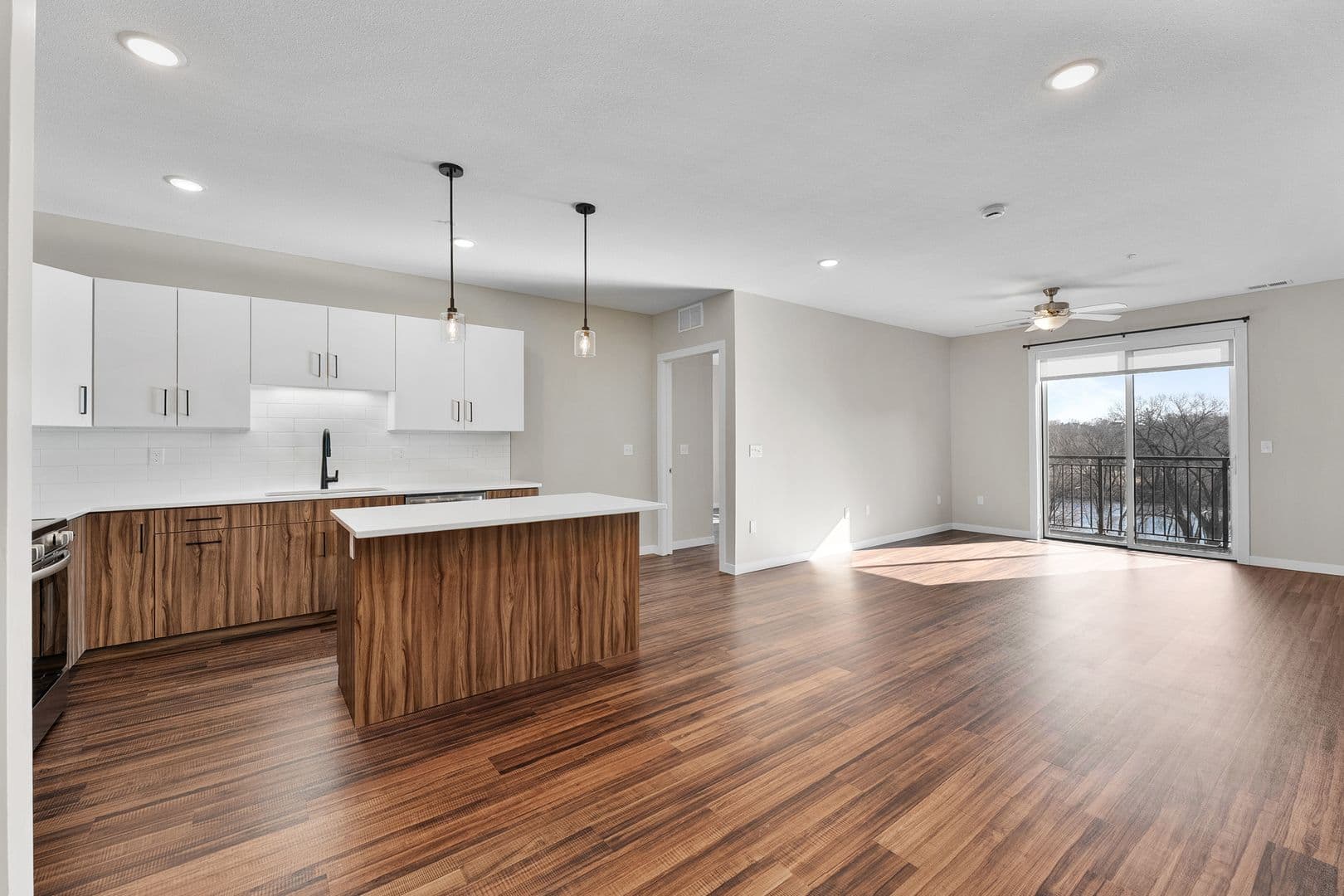 Eau Claire Apartment: 1920 Oxford Avenue