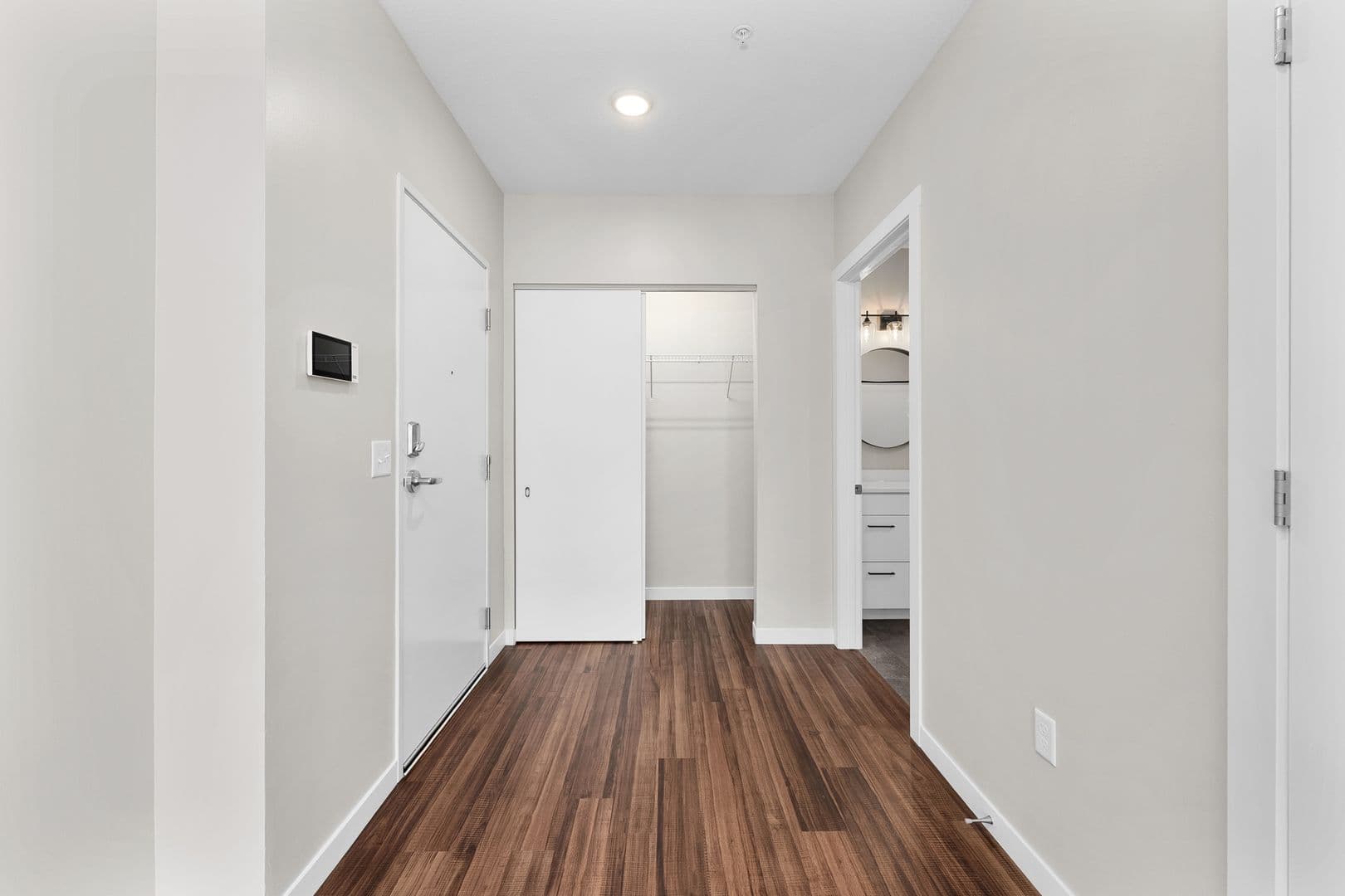 Eau Claire Apartment: 2016 Oxford Avenue