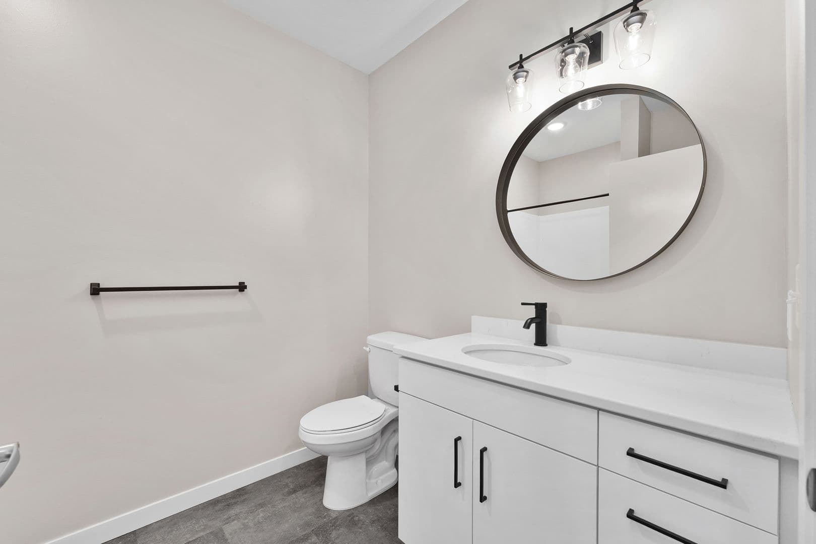 Eau Claire Apartment: 2016 Oxford Avenue