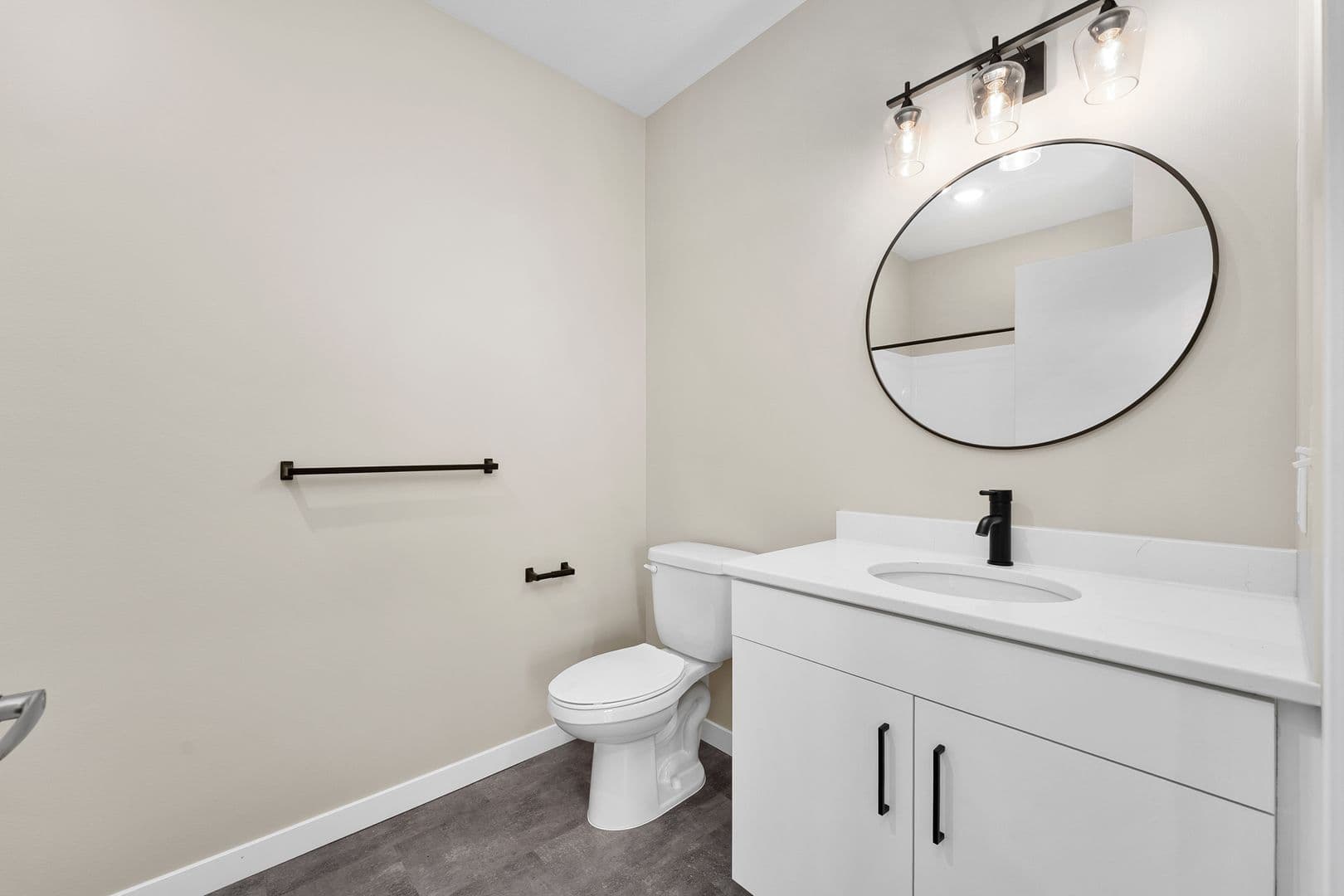 Eau Claire Apartment: 2016 Oxford Avenue