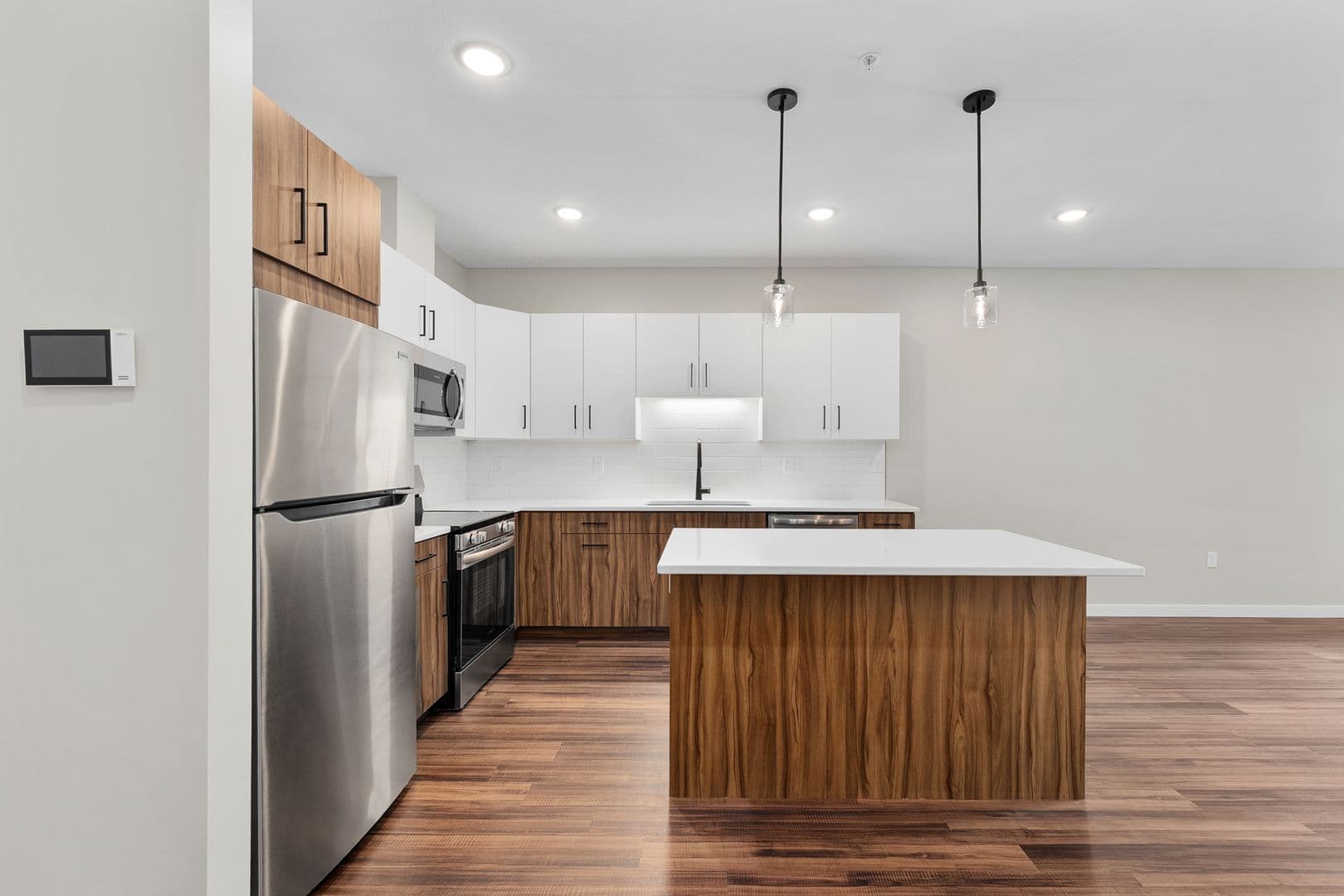 Eau Claire Apartment: 1920 Oxford Avenue