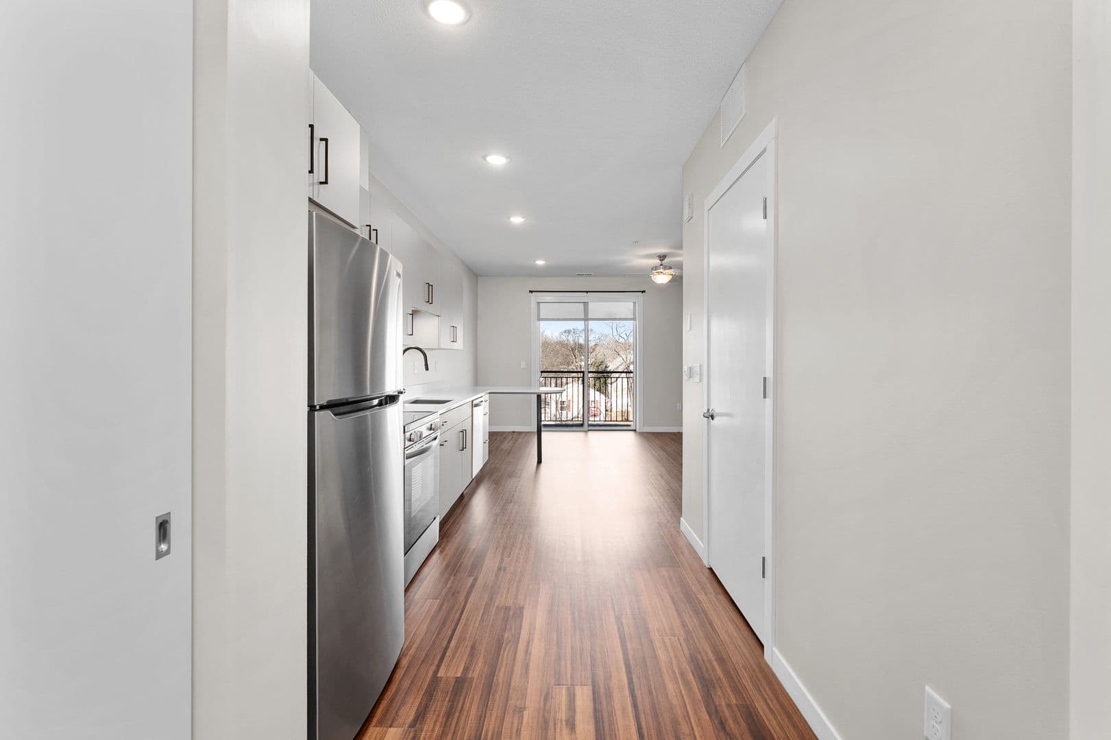 Eau Claire Apartment: 2016 Oxford Avenue
