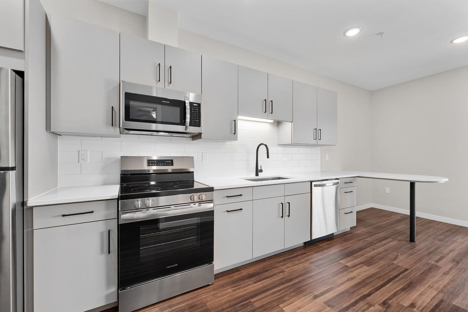 Eau Claire Apartment: 2016 Oxford Avenue