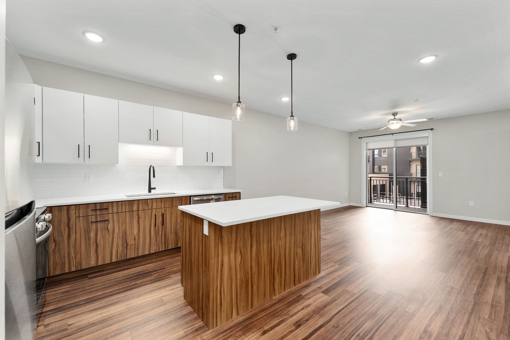 Eau Claire Apartment: 1920 Oxford Avenue
