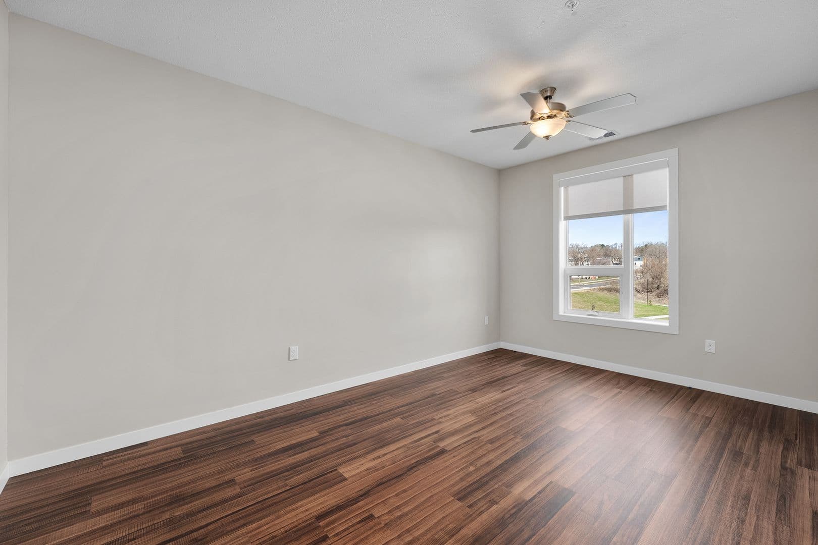 Eau Claire Apartment: 2016 Oxford Avenue