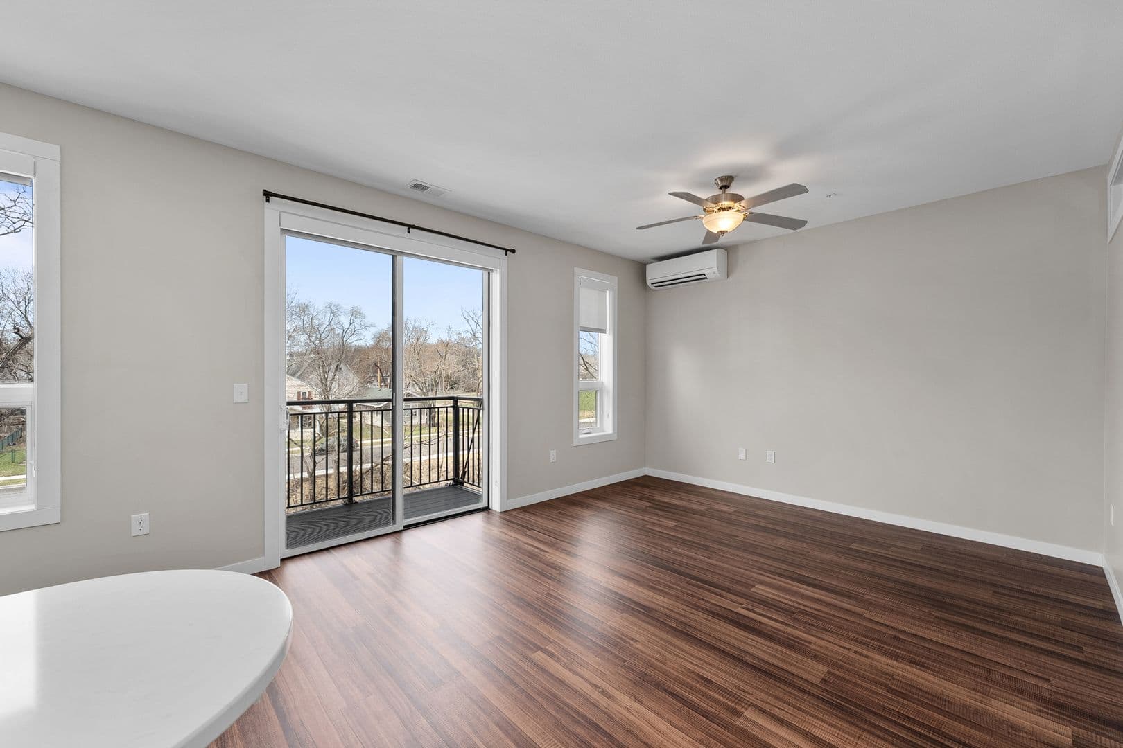 Eau Claire Apartment: 2016 Oxford Avenue