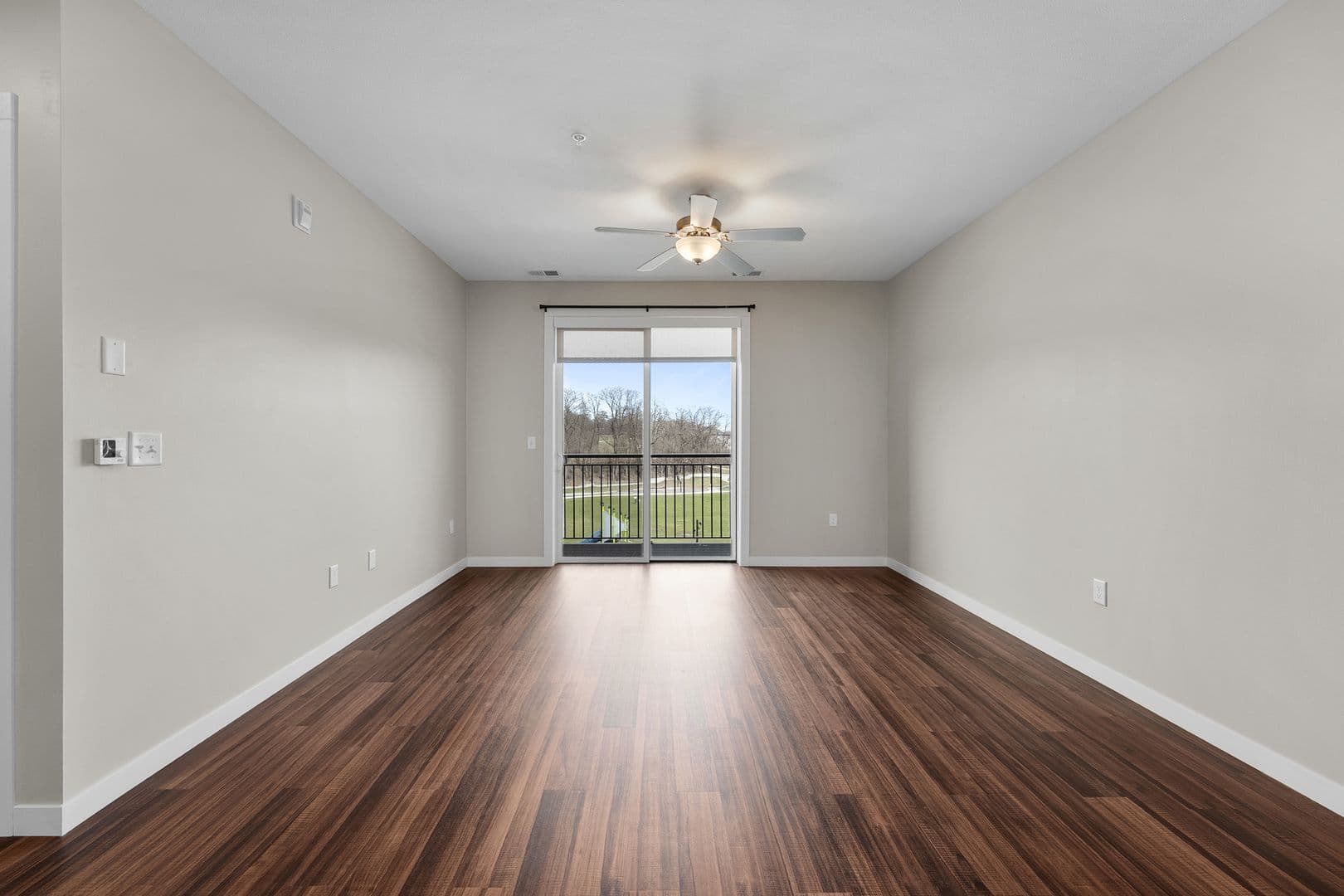 Eau Claire Apartment: 2016 Oxford Avenue