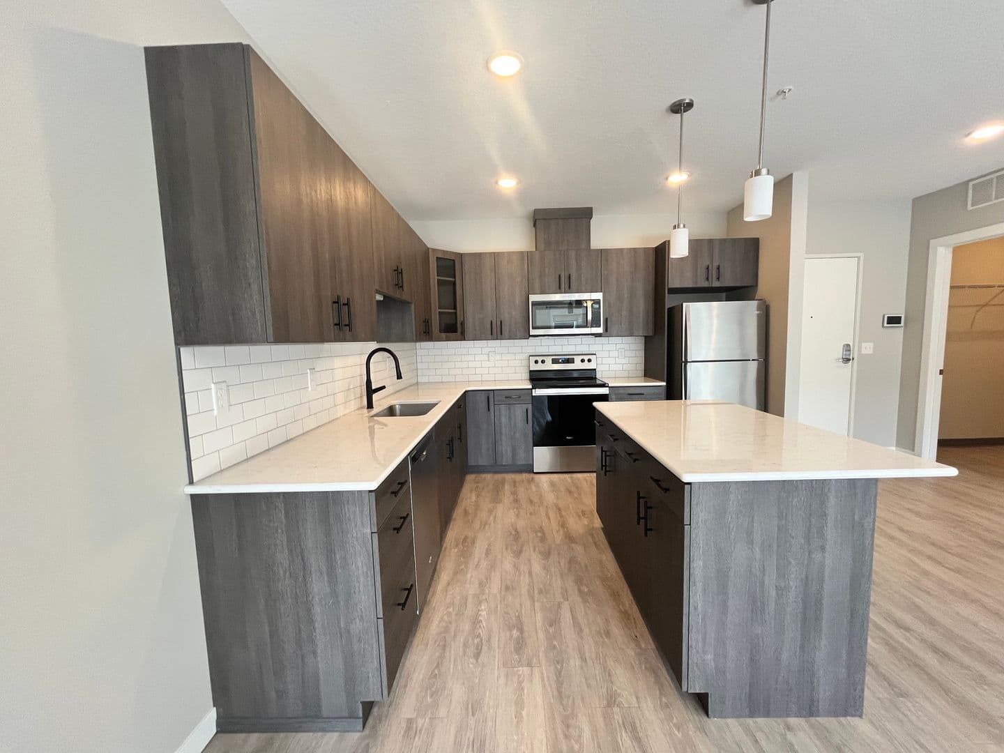 Superior Apartment: 1001 Belknap Street
