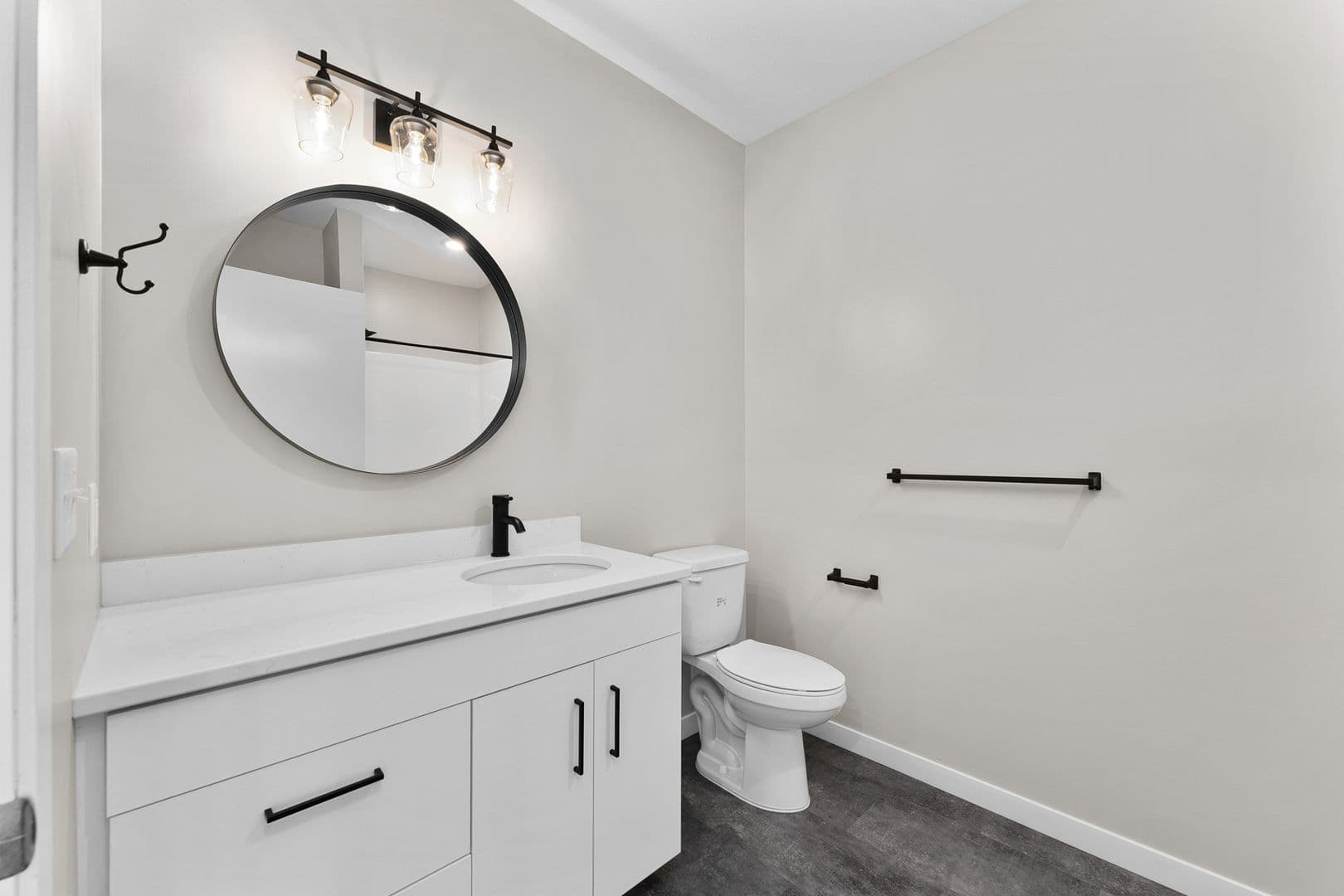 Eau Claire Apartment: 2016 Oxford Avenue