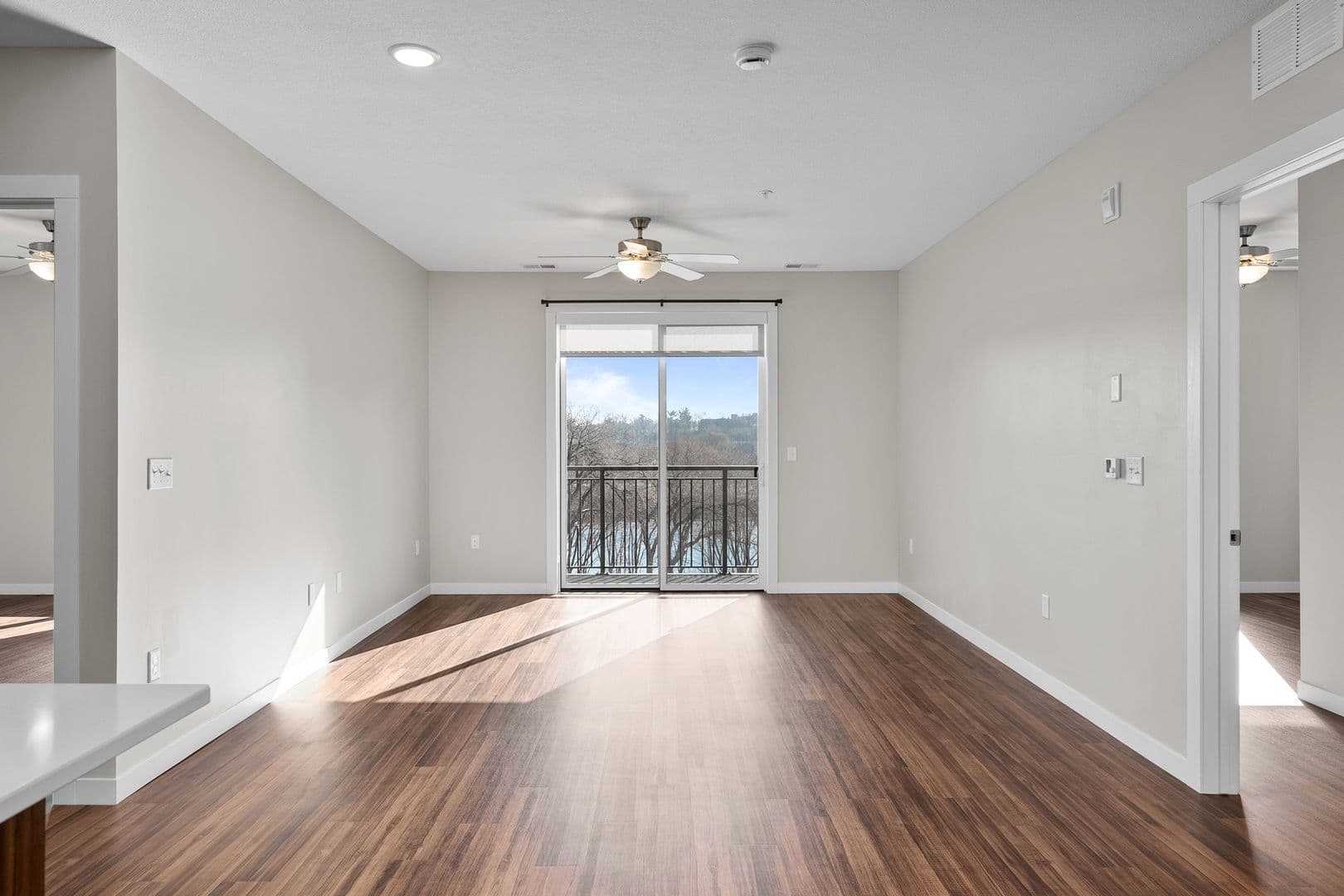 Eau Claire Apartment: 1920 Oxford Avenue