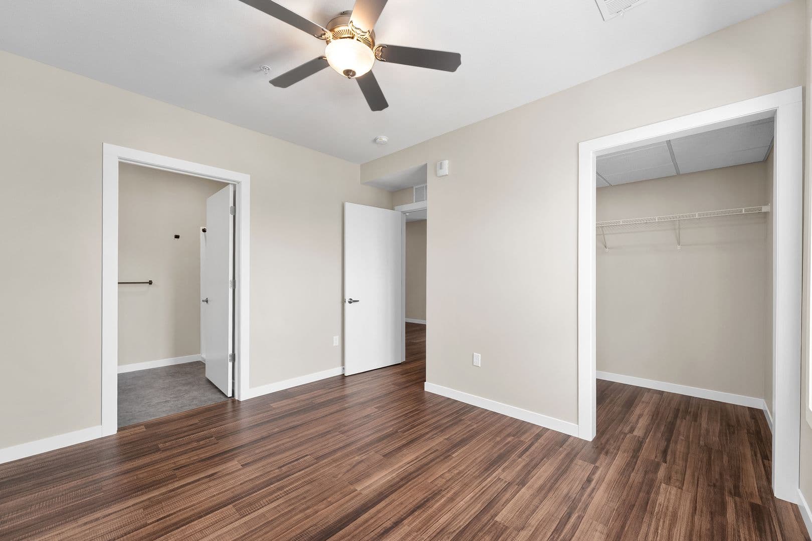 Eau Claire Apartment: 2016 Oxford Avenue