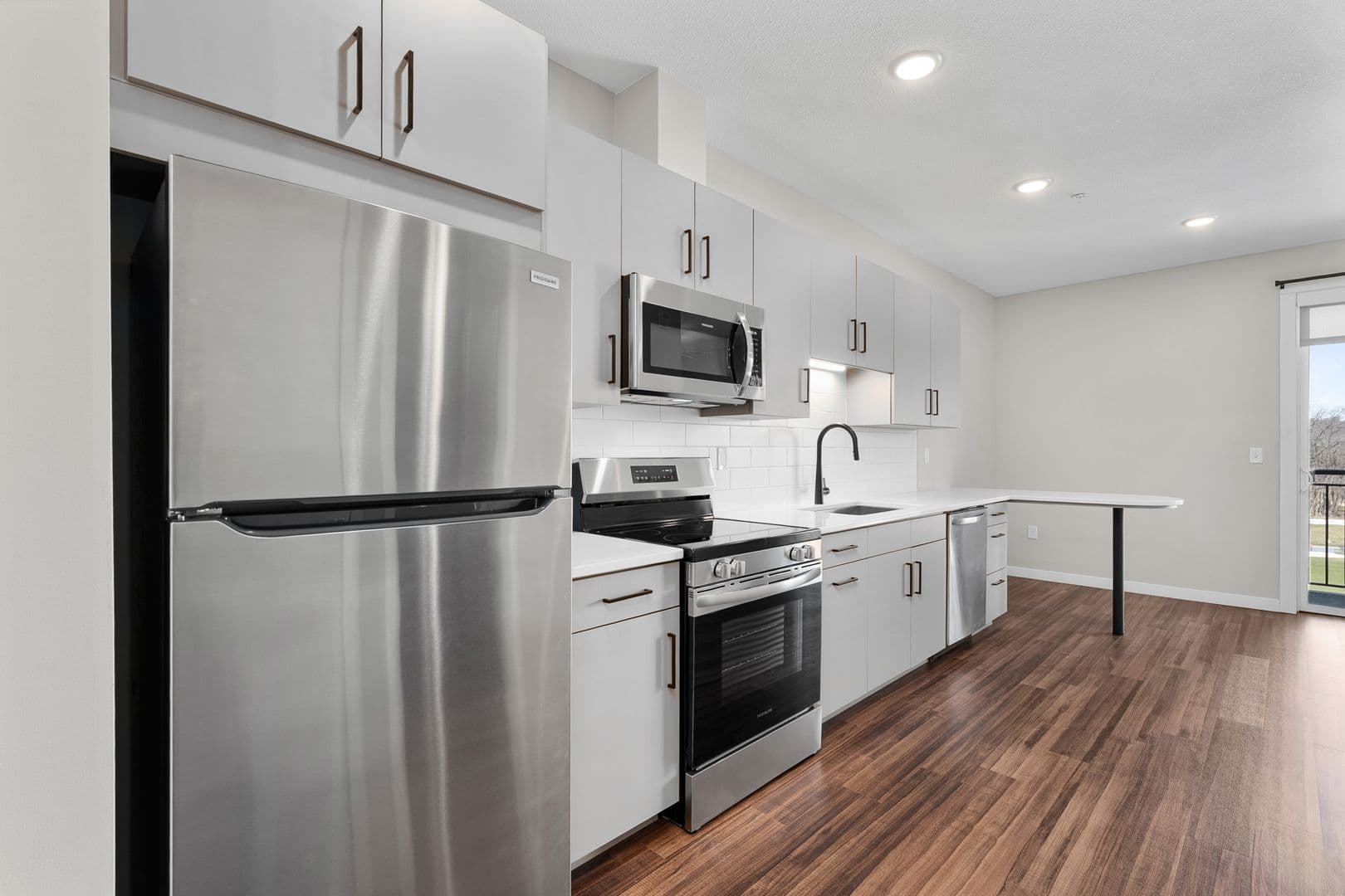 Eau Claire Apartment: 2016 Oxford Avenue