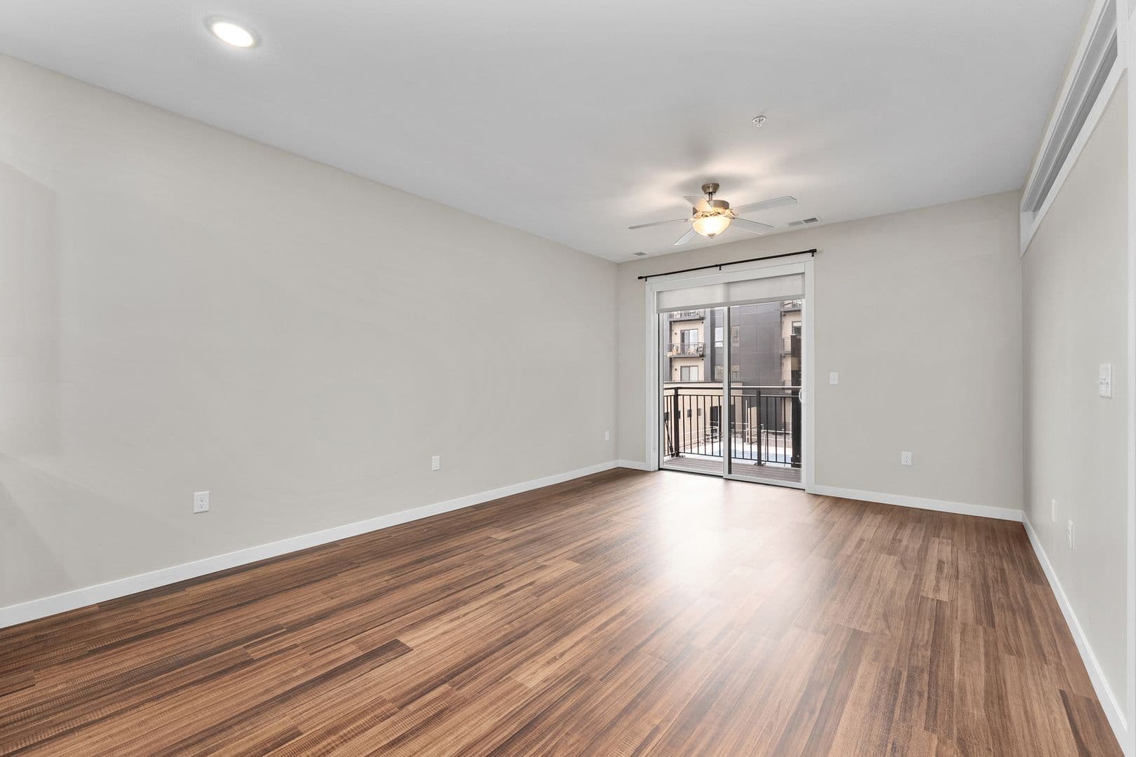 Eau Claire Apartment: 1920 Oxford Avenue