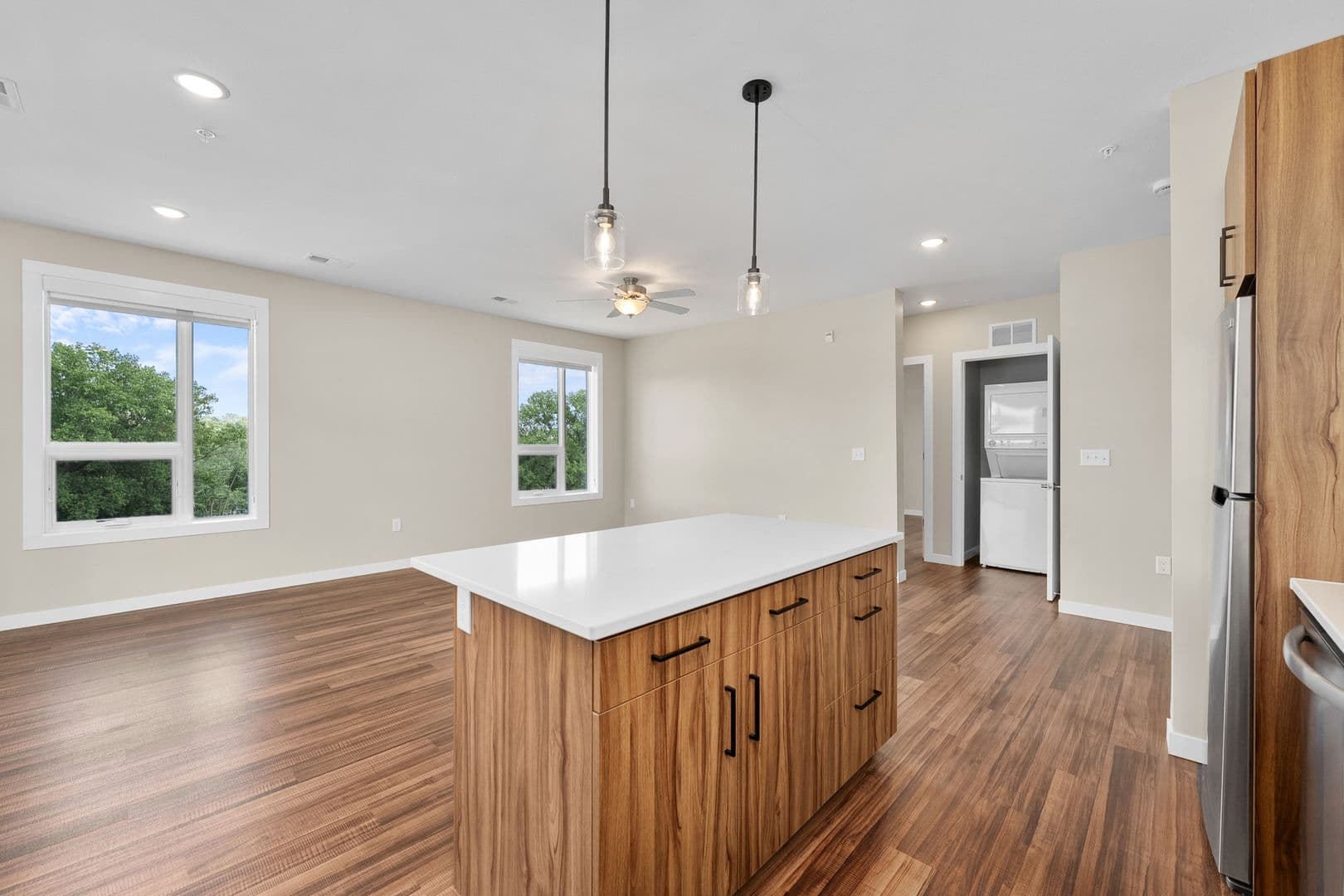 Eau Claire Apartment: 2016 Oxford Avenue
