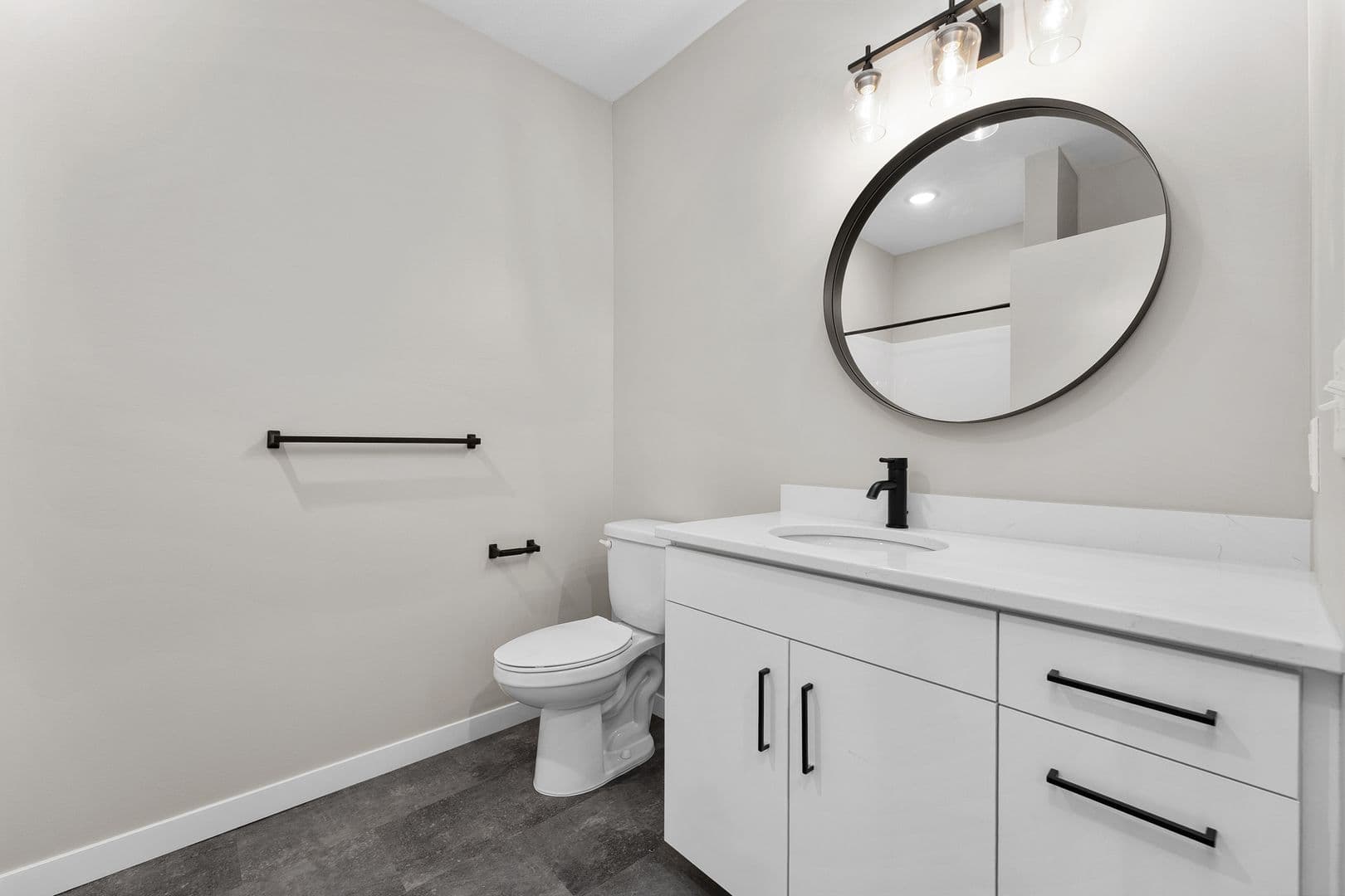 Eau Claire Apartment: 2016 Oxford Avenue