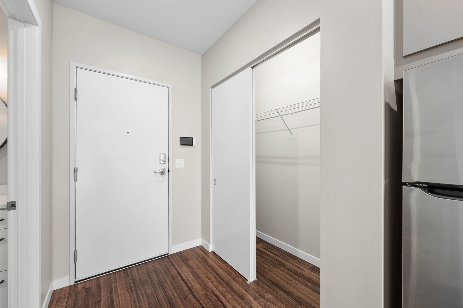 Eau Claire Apartment: 1920 Oxford Avenue