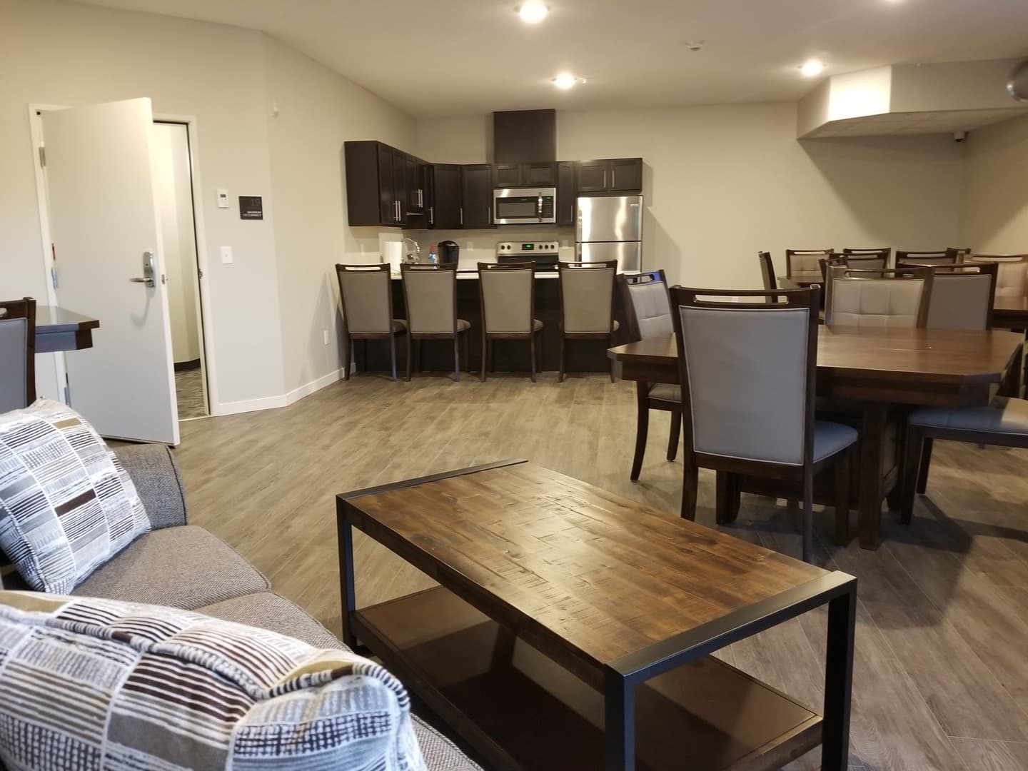 Superior Apartment: 1301 Weeks Ave