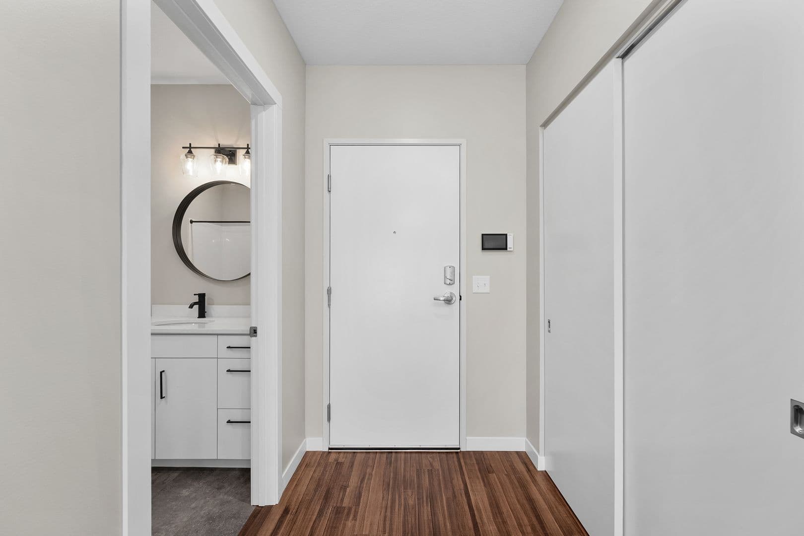 Eau Claire Apartment: 1920 Oxford Avenue