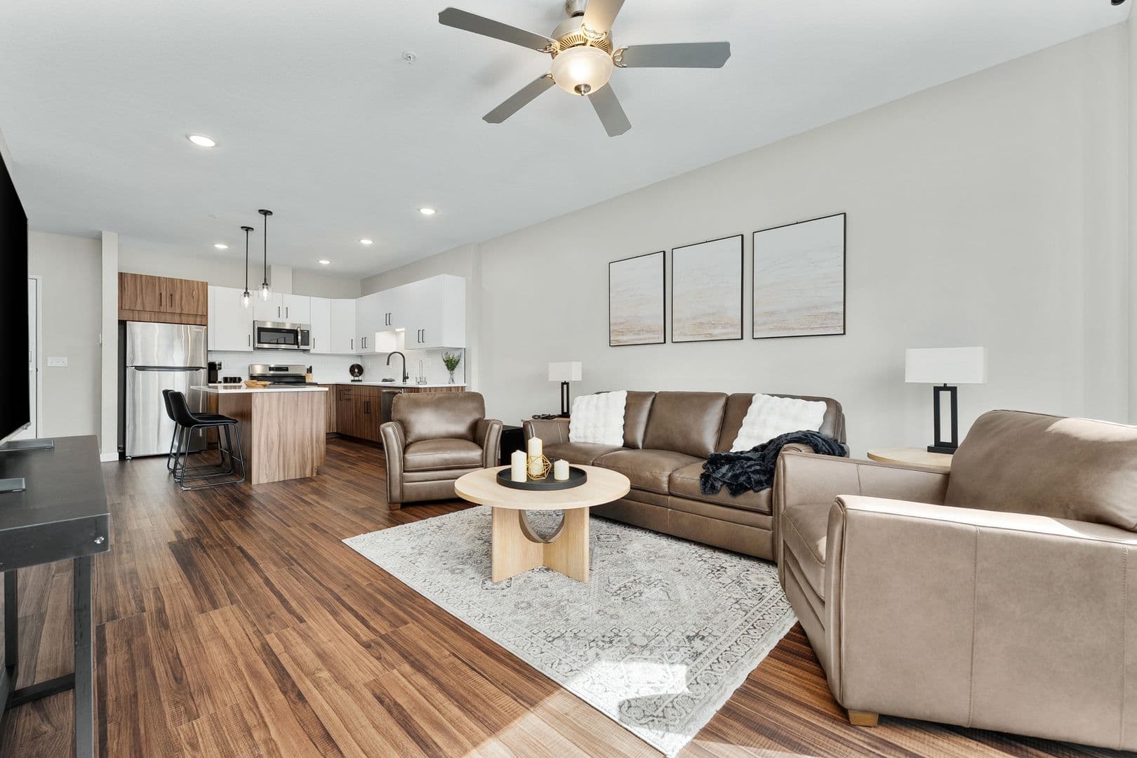 Eau Claire Apartment: 2016 Oxford Avenue