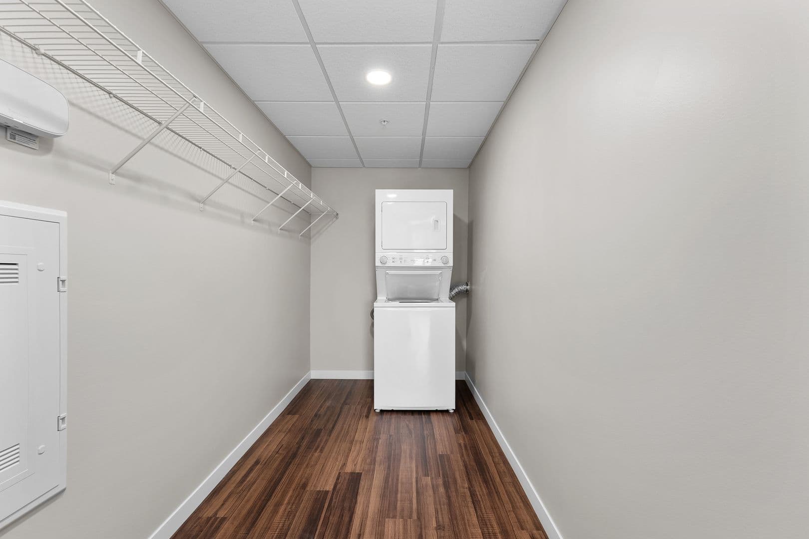 Eau Claire Apartment: 2016 Oxford Avenue