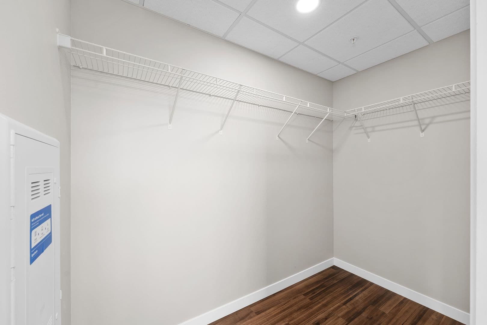 Eau Claire Apartment: 2016 Oxford Avenue